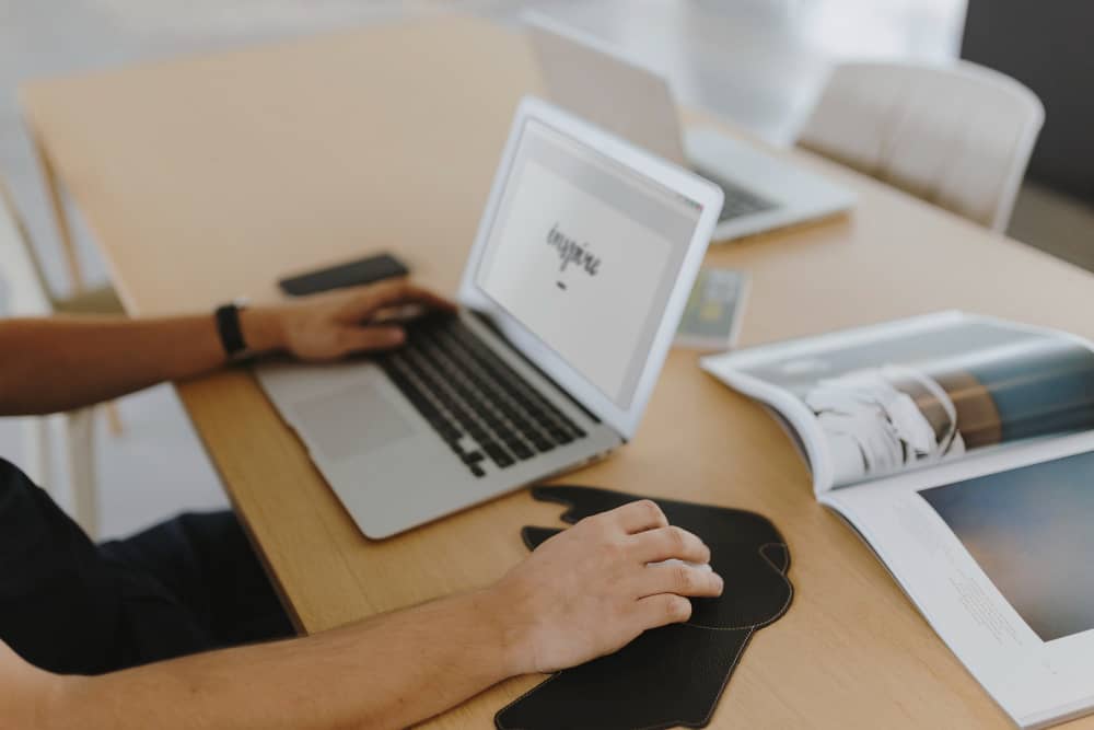 67cara membersihkan mousepad